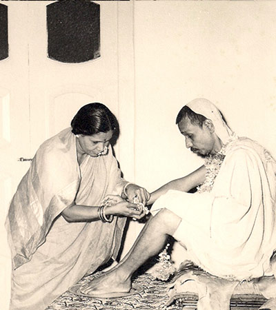 Divine Siblings - Paramsadguru SHREE Gajanan Maharaj and sister Late. Smt
Kamalabai Parkhe, Raksha Bandhan, Pune